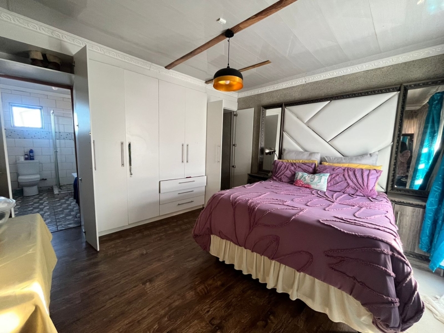 5 Bedroom Property for Sale in Mdantsane Eastern Cape